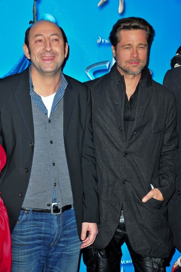 Brad Pitt et Kad Merad, à l'occasion de l'avant-première de Megamind, qui s'est tenue à l'UGC Normandie, sur les Champs-Elysées, à Paris, le 29 novembre 2010.