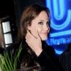 Angelina Jolie a été photographiée, quant à elle, à l'UGC Normandie, où elle assistait à la projection du film Megamind, lundi 29 novembre.