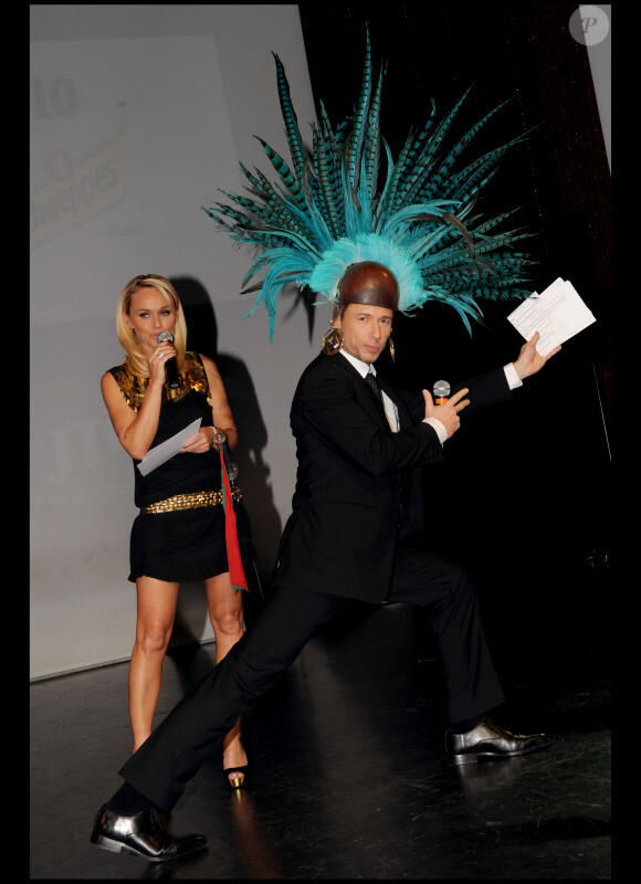 Cécile de Ménibus et Stéphanie Rousseau assistent à la 16e soirée des Trophées de la Nuit, au Lido (Paris), lundi 29 novembre.