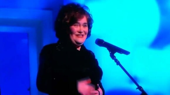 Susan Boyle rate une prestation télé en direct... mais gagne un super duo !