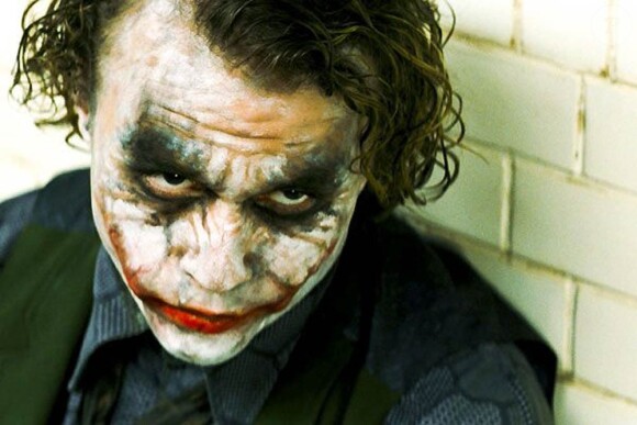 Heath Ledger en Joker dans The Dark Knight, pourrait tout à fait revenir via des rushes inédites dans The Dark Knight Rises, en tournage en 2011.