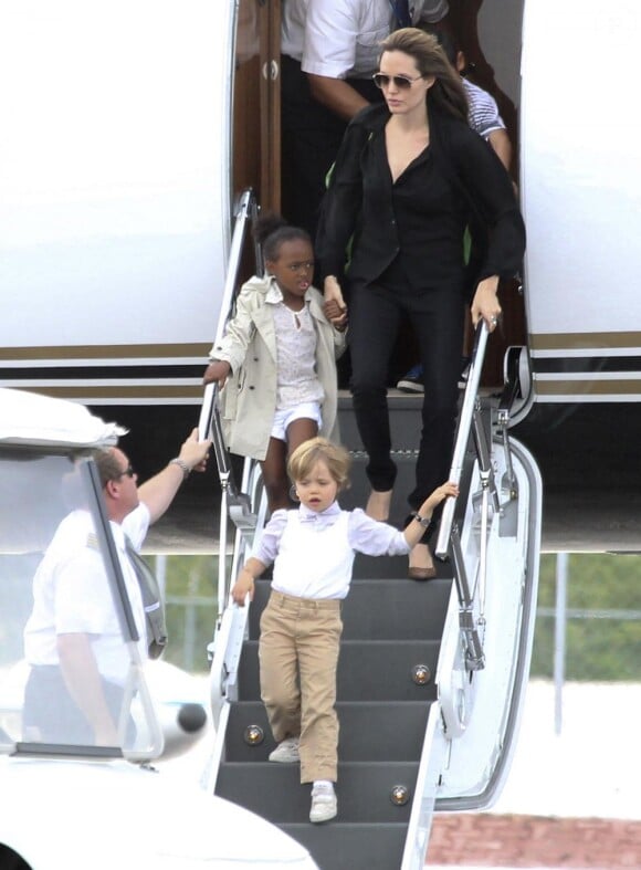 Angelina Jolie entourée de ses filles 