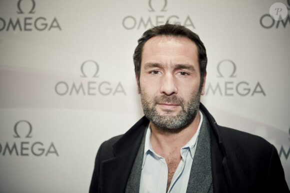 Gilles Lellouche lors de la soirée du lancement de la collection Ladymatic de la maison Omega, dans la boutique des Champs-Elysées le 7 décembre 2010