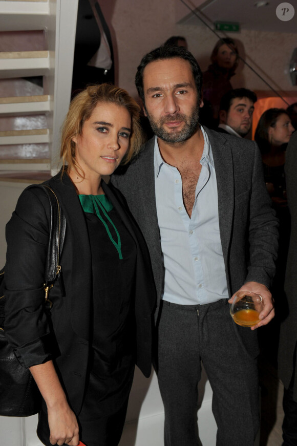 Vahina Giocante et Gilles Lellouche lors de la soirée du lancement de la collection Ladymatic de la maison Omega, dans la boutique des Champs-Elysées le 7 décembre 2010