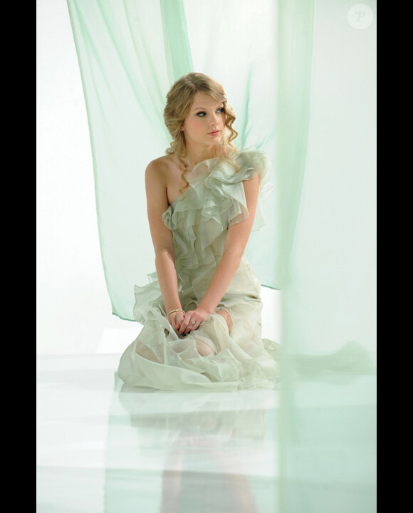Taylor Swift, nouvelle égérie de la marque Cover girl 2011.