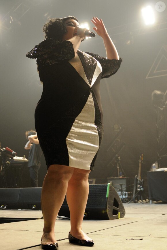 Beth Ditto se produisait sur la scène de Bercy (Paris) avec le groupe Gossip, jeudi 9 décembre.