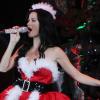 Katy Perry en mère Noël lors du Jingle Ball 2010 au BankAtlantic Center en Floride le samedi 11 décembre 2010