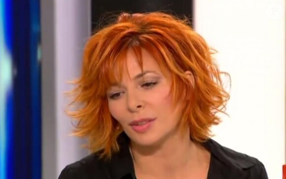 Mylène Farmer, invitée du journal de Laurent Delahousse sur France 2.