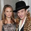 Natalie Portman et John Galliano lors de l'inauguration de la boutique Dior de New York sur la 57e rue