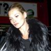 Kate Moss n'hésite pas à s'afficher avec son manteau de fourrure à Londres en avril 2007.