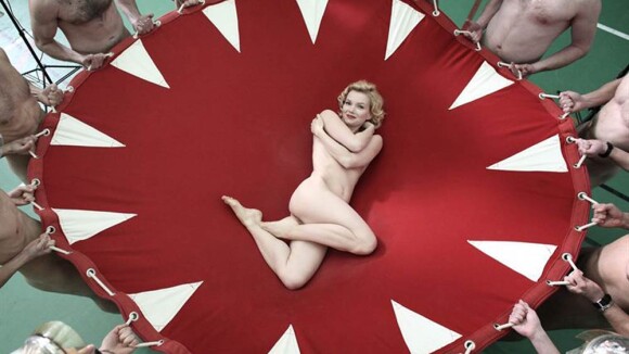Découvrez Jean-Paul Rouve tomber sous le charme d'une étrange Marilyn...