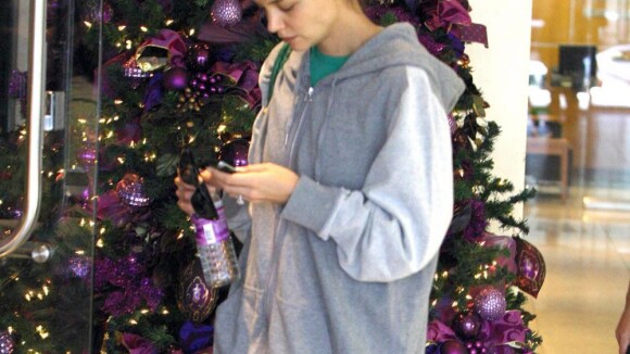 Katie Holmes : Pour Noël, elle s'offre... le pire des looks !