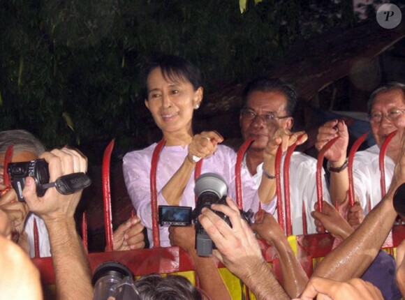 Aung San Suu Kyi lors de sa libération le 13 novembre 2010