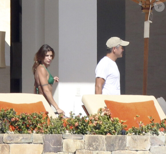 Elisabetta Canalis et George Clooney à Los Cabos au Mexique, le 27  décembre 2010