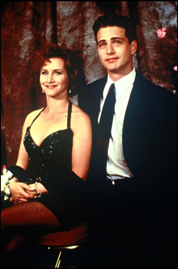 Jason Priestley et Gabrielle Carteris dans Beverly Hills, en 1990.