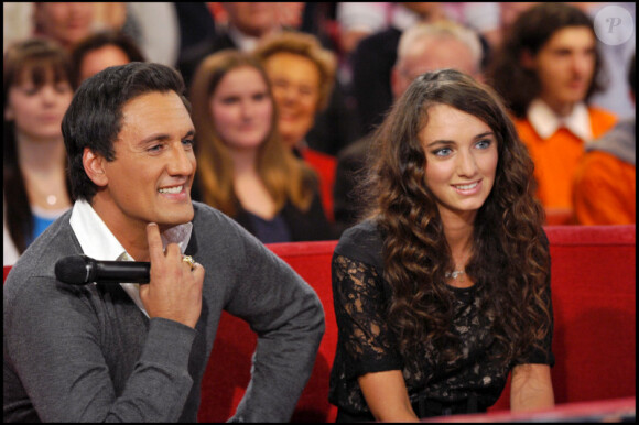Dany Brillant et sa fille Léah lors de l'émission Vivement Dimanche, diffusée sur France 2 le 9 janvier 2011.