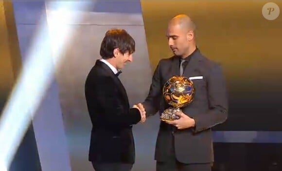 Lionel Messi est le Ballon d'or 2011 ! Il réalise le doublé après avoir été sacré en 2010 !