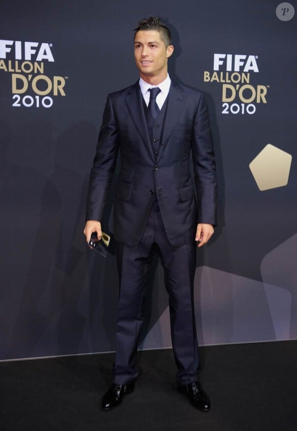 Cristiano Ronaldo, Ballon d'or 2008, était présent à la remise du Ballon d'or 2010 à Lionel Messi. Le Portugais est 6e du palmarès.