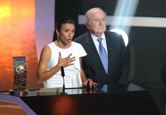 La Brésilienne Marta survole toujours le foot féminin, et recevait un 5e Ballon d'or le 10 janvier 2011 à Zürich.