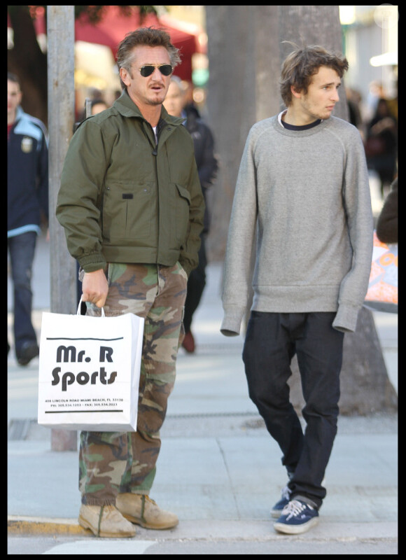 Sean Penn et son fils Hopper à Miami fin décembre 2010