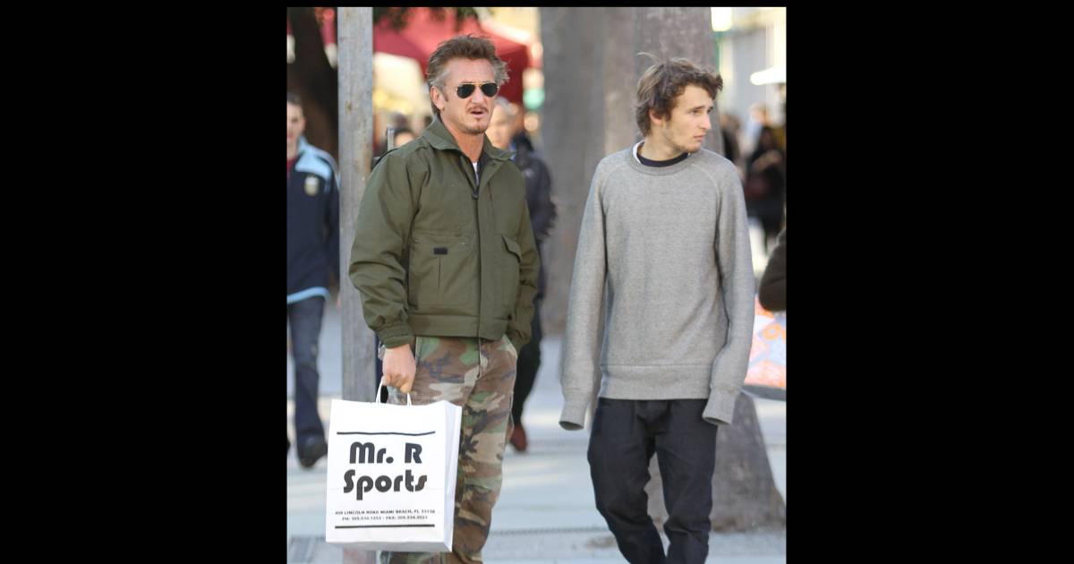 Sean Penn et son fils Hopper à Miami fin décembre 2010 Purepeople