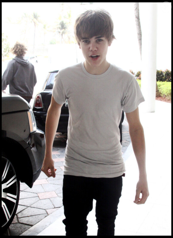 Justin Bieber, en décembre 2010, dans les rues de Los Angeles.