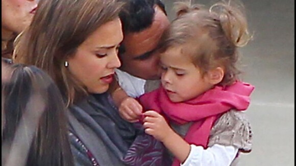 Jessica Alba : Superbe avec son mari et sa fille pour un remariage en famille !