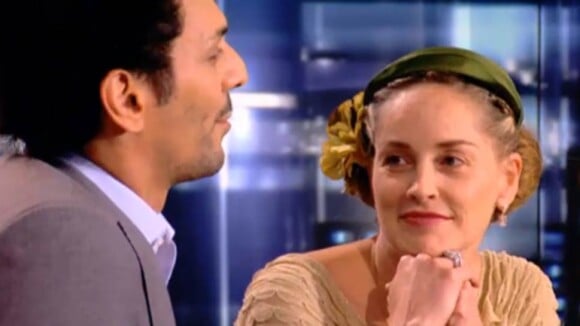 Quand Sharon Stone dévore des yeux Tomer Sisley lors du JT de TF1...