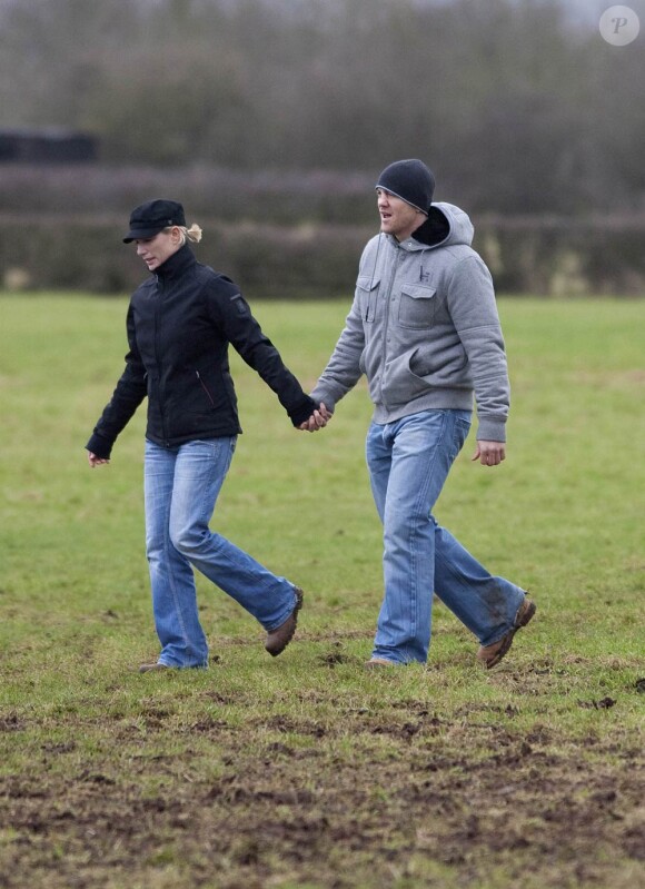 Le 16 janvier 2011, Zara Phillips était l'invitée de prestige d'un steeple chase. L'occasion pour elle de profiter de tendres moments avec son futur époux Mike Tindall, au grand air du Gloucestershire.