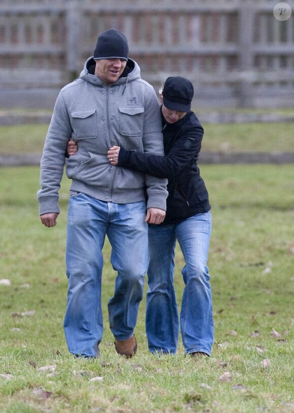 Le 16 janvier 2011, Zara Phillips était l'invitée de prestige d'un steeple chase. L'occasion pour elle de profiter de tendres moments avec son futur époux Mike Tindall, au grand air du Gloucestershire.