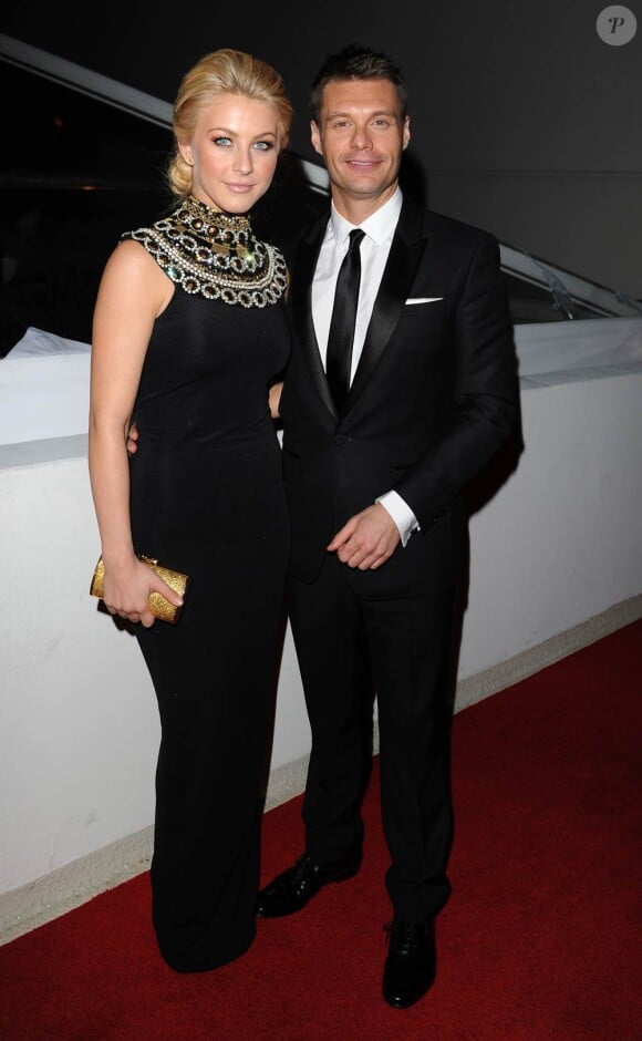 Julianne Hough et son boyfriend Ryan Seacrest lors de l'after party des Golden Globes Weinstein Company au Beverly Hilton hotel de Los Angeles le 16 janvier 2011