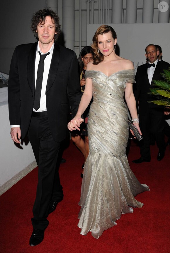 Milla Jovovich et son mari Paul W.S. Anderson lors de l'after party des Golden Globes Weinstein Company au Beverly Hilton hotel de Los Angeles le 16 janvier 2011