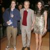 Cameron Douglas avec son père Michael Douglas et sa belle-mère Catherine Zeta-Jones en mars 2009