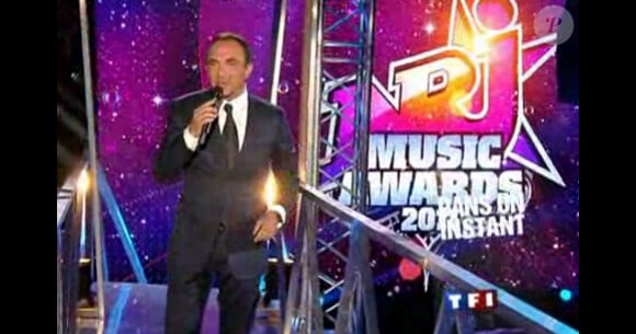 Nikos Aliagas, animateur des NRJ Music Awards 2011, lors de la bande annonce de l'émission, samedi 22 janvier.