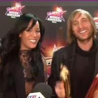 NRJ Music Awards 2011 : Quand Amel Bent remet le Hit de l'année à David Guetta !