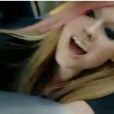 Avril Lavigne lève le voile sur le clip  What the Hell , premier extrait de son nouvel album  Goodbye Lullaby .