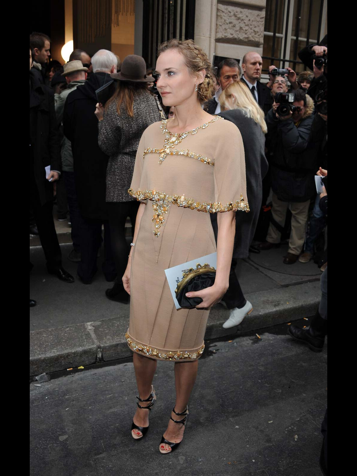 photo-diane-kruger-au-d-fil-haute-couture-chanel-printemps-t-2011