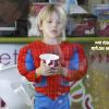Jayden James, le fils de Britney, va chercher du renfort avec du yaourt glacé (22 janvier 2011 à Los Angeles)