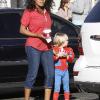 Jayden James, le fils de Britney, va chercher du renfort avec du yaourt glacé (22 janvier 2011 à Los Angeles)