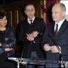 Christophe Girard et Anne Hidalgo remettaient le 26 janvier 2011 la Médaille de la Ville de Paris à Alain Chamfort.