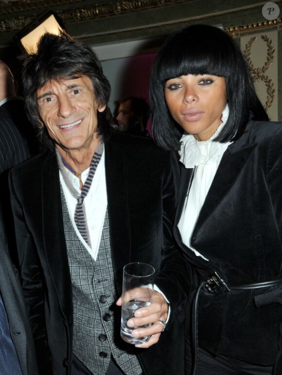 Ronnie Wood et sa belle Ana aux Sky Arts Awards à Londres le 26 janvier 2011