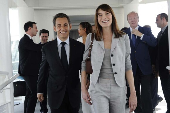Carla Bruni et Nicolas Sarkozy arrivent à Point-a-Pitre, le 8 janvier 2011