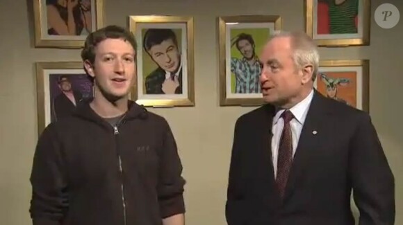La première rencontre entre Jesse Eisenberg et Mark Zuckerberg, sur le plateau du Saturday Night Live, le 29 janvier 2011.
