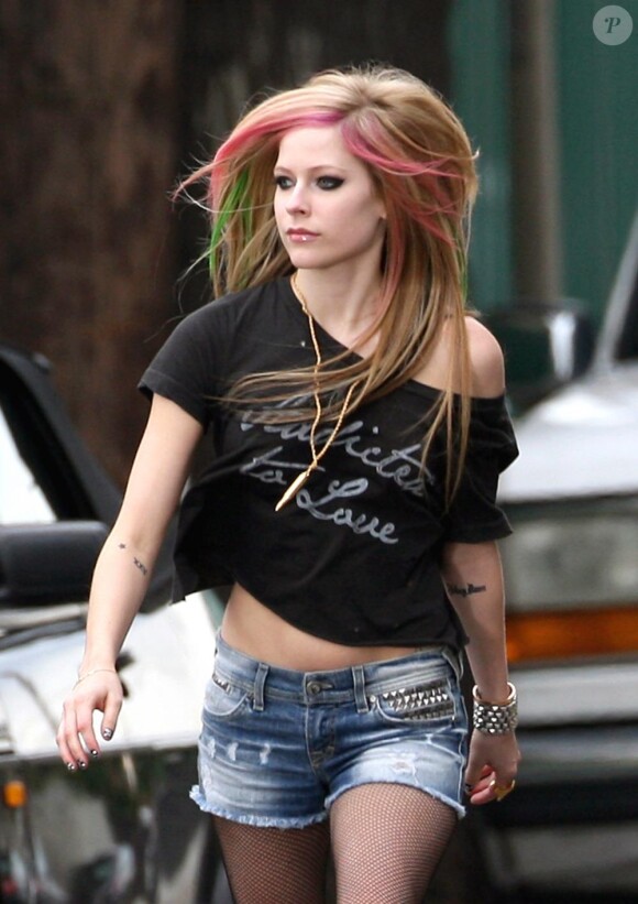 Avril Lavigne en plein tournage de son clip What the hell, à Los Angeles, le 5 décembre 2010