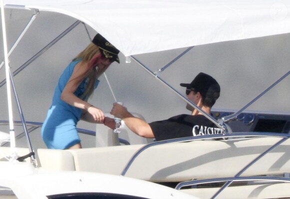 Avril Lavigne et son chéri Brody Jenner sur leur yacht à Los Cabos, au Mexique, le 14 janvier 2011