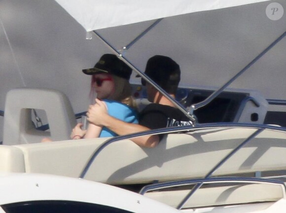 Avril Lavigne et son chéri Brody Jenner sur leur yacht à Los Cabos, au Mexique, le 14 janvier 2011