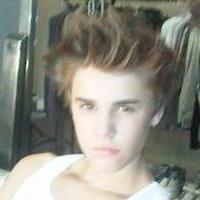 Justin Bieber : Cheveux en pétard ou en costard, il fait toujours l'unanimité !