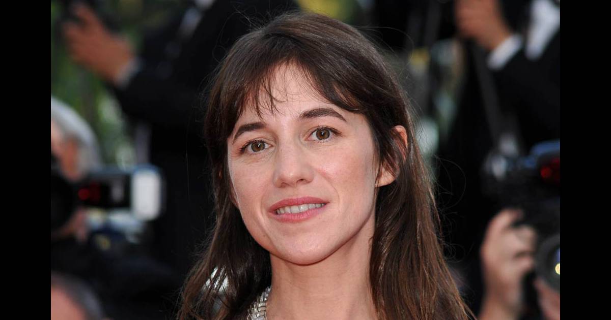 Charlotte Gainsbourg Enceinte De Son 3e Enfant Elle Renonce A Ses Projets Purepeople Charlotte Gainsbourg Enceinte De Son 3e Enfant Elle Renonce A Ses Projets Purepeople