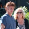 Sean Penn, sa mère Eileen Ryan, et une amie, à Los Angeles le 21 janvier 2011