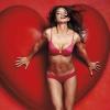 La ravissante Adriana Lima pose pour la collection Saint-Valentin 2011 de la marque de lingerie Victoria's Secret.
